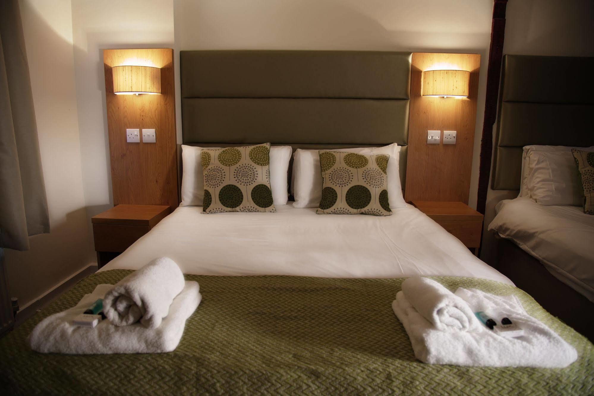 New Inn Hotel Lechlade Esterno foto